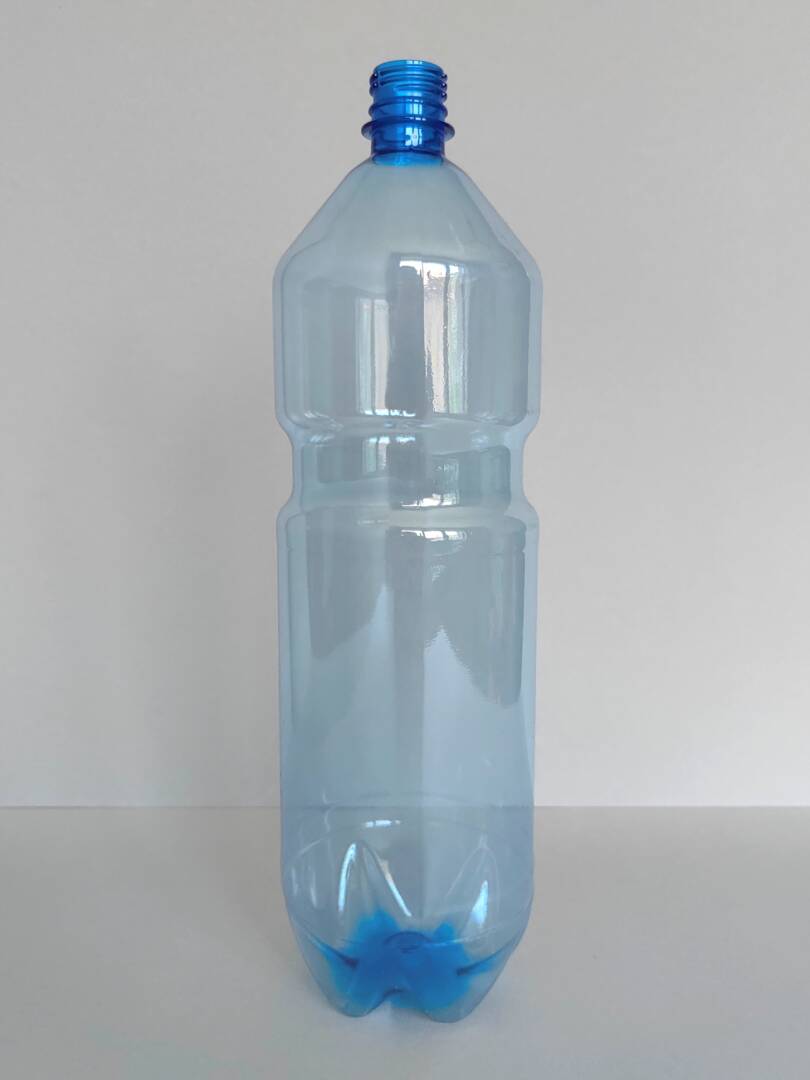 2l butilka za gazirani i negazirani napitki, tsvyat sin