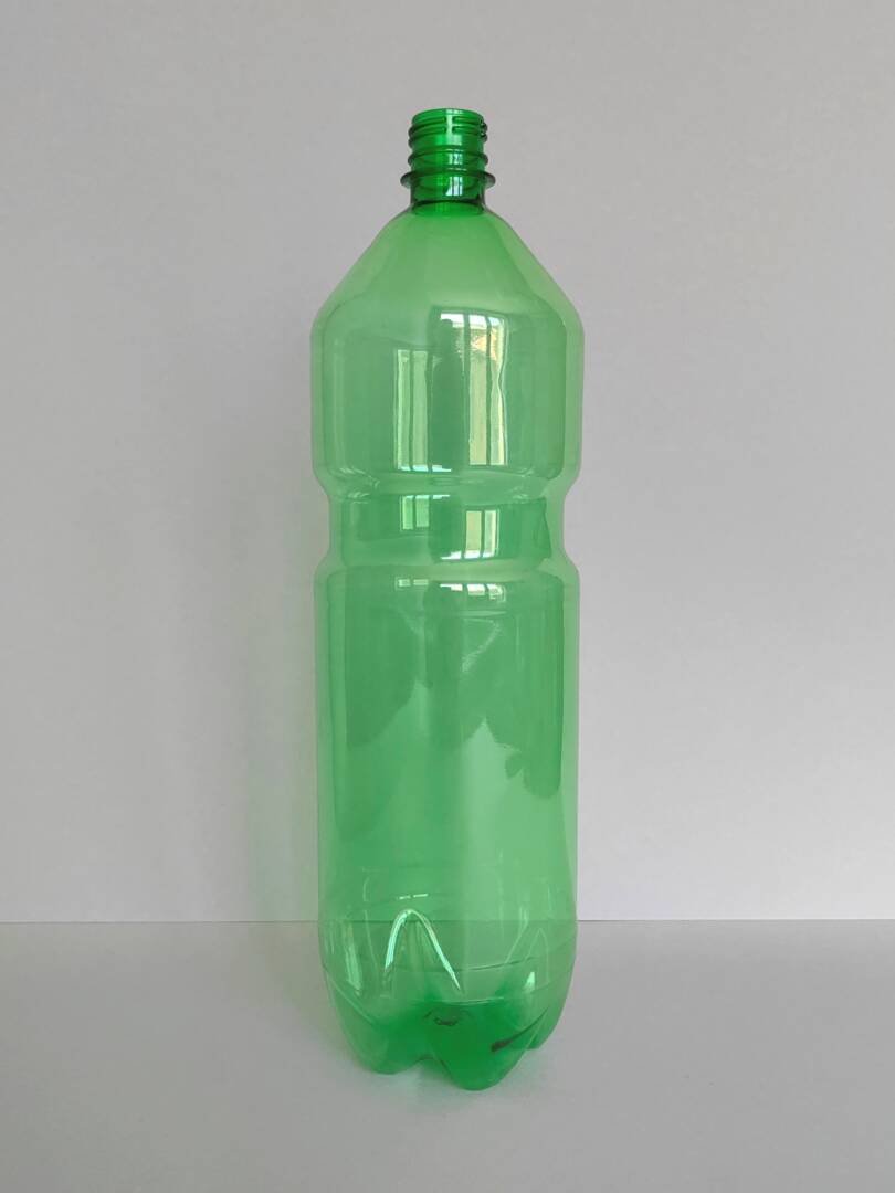 2l butilka za gazirani i negazirani napitki, tsvyat zelen